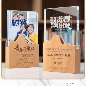 Kỷ Niệm Chương Pha Lê Chân Đế Gỗ KN01